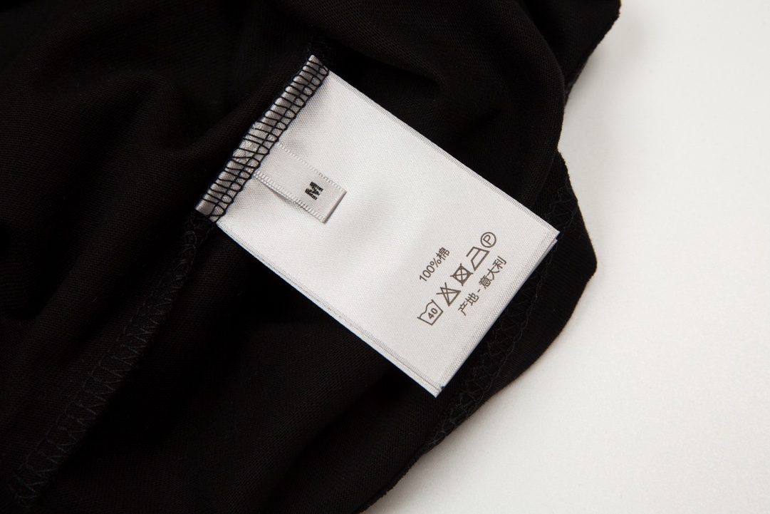 【DIOR 公式旗艦店】ディオール    Tシャツ ご好評に付き再入荷！