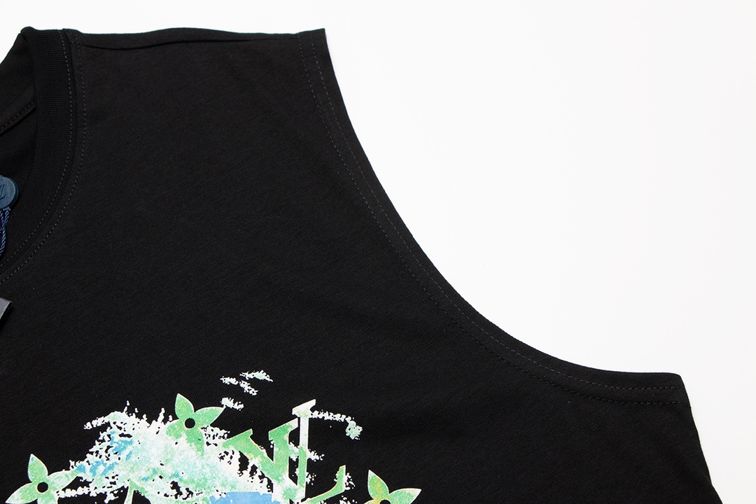 【2024】LV【LOUIS VUITTON 公式旗艦店】 ルイヴィトン   ノースリーブベスト   ご好評に付き再入荷！