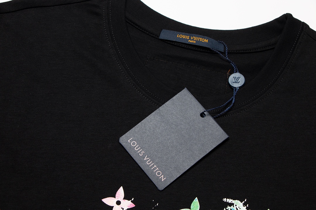 【2024】LV【LOUIS VUITTON 公式旗艦店】 ルイヴィトン   ノースリーブベスト   ご好評に付き再入荷！