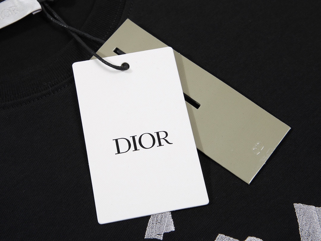 【DIOR 公式旗艦店】ディオール    Tシャツ ご好評に付き再入荷！