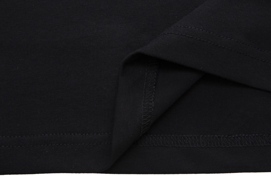 【2024】【CELINE  公式旗艦店】セリーヌ  Tシャツ ご好評に付き再入荷！