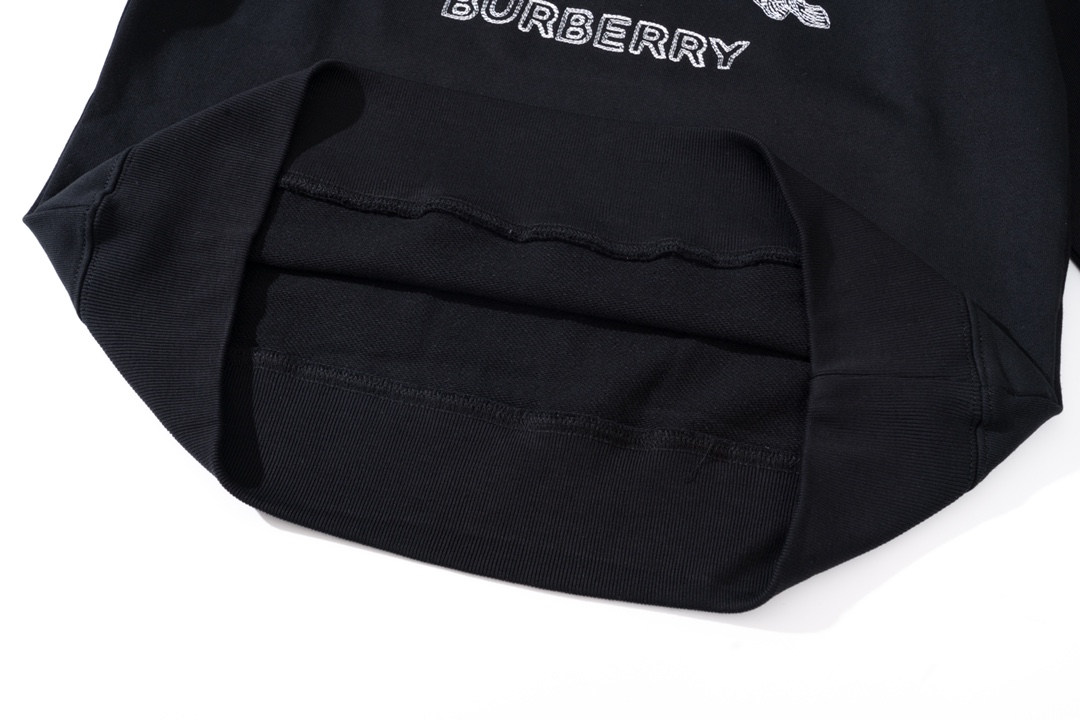 【BURBERRY 公式旗艦店】バーバリー   丸首の衛衣 ご好評に付き再入荷！