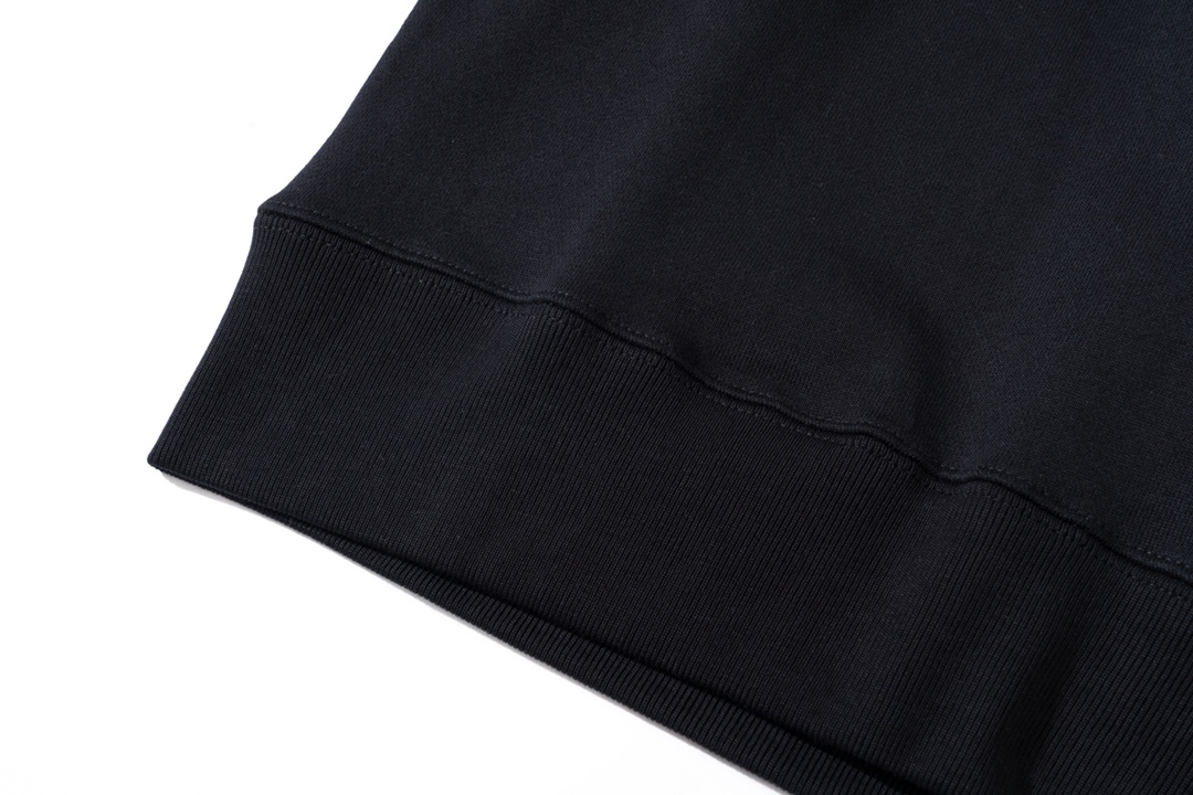 【GUCCI  公式旗艦店】グッチ  丸首の衛衣 ご好評に付き再入荷！