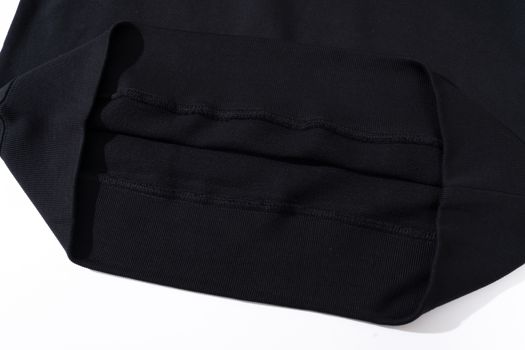 【GUCCI  公式旗艦店】グッチ  丸首の衛衣 ご好評に付き再入荷！