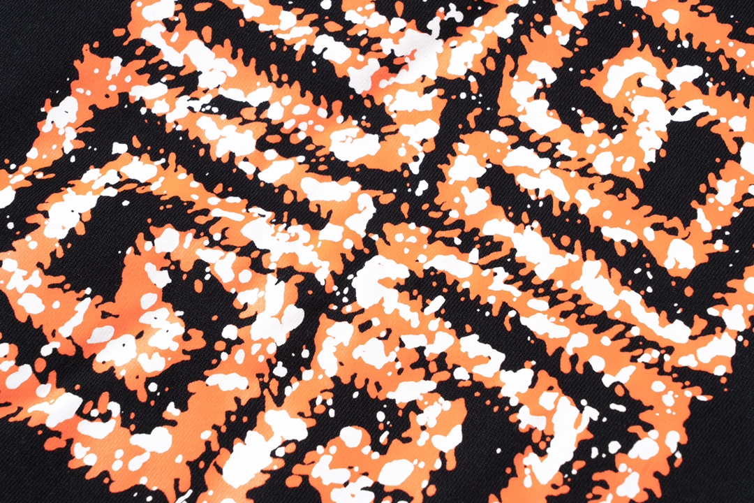 【GIVENCHY 公式旗艦店】ジバンシー  丸首の衛衣 ご好評に付き再入荷！