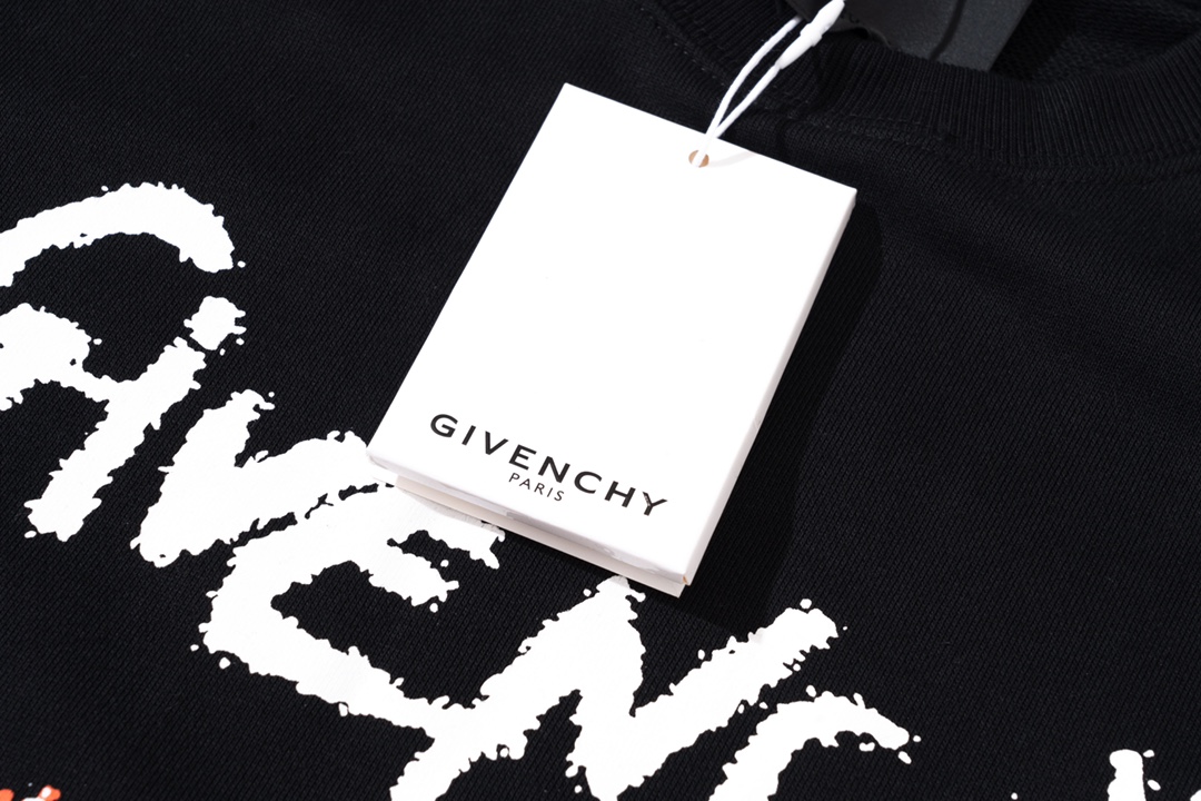 【GIVENCHY 公式旗艦店】ジバンシー  丸首の衛衣 ご好評に付き再入荷！