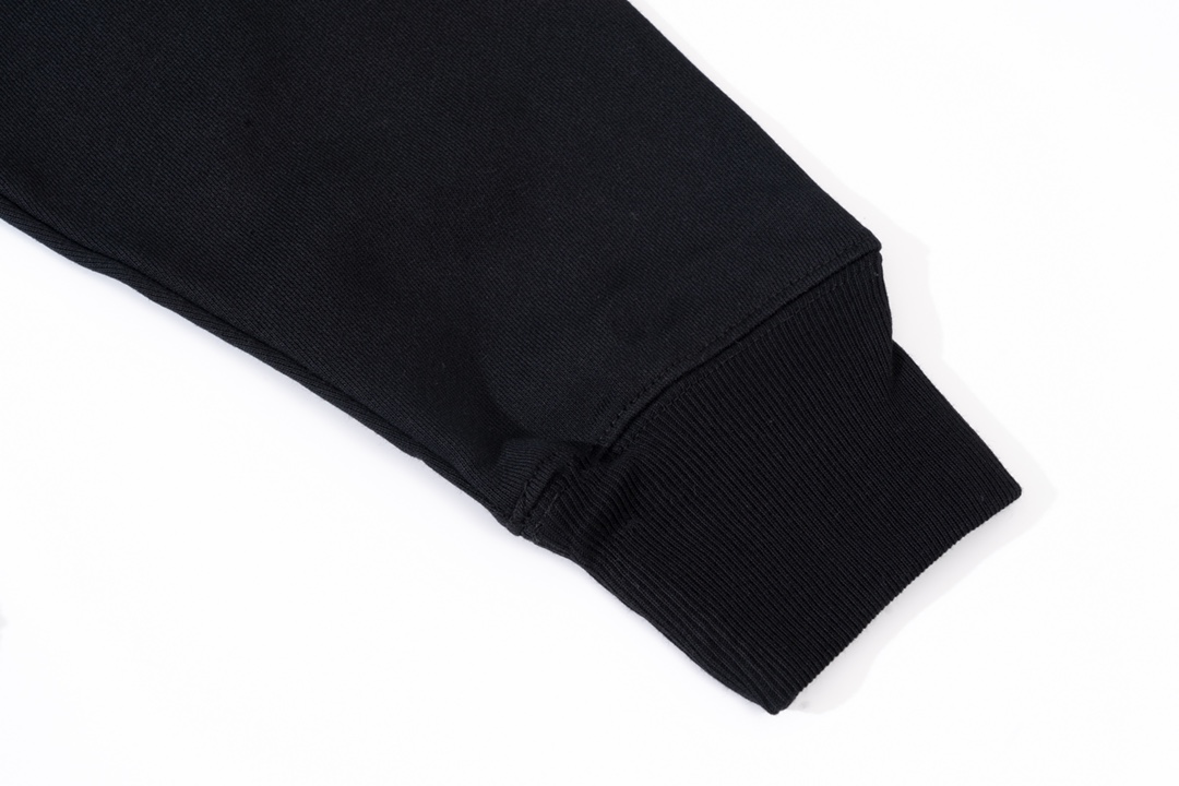 【GIVENCHY 公式旗艦店】ジバンシー  丸首の衛衣 ご好評に付き再入荷！