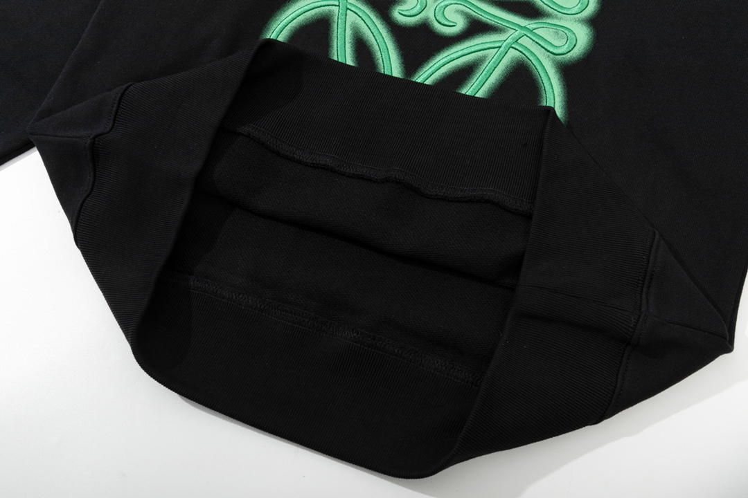 【LOEWE 公式旗艦店】ロエベ 丸首の衛衣 ご好評に付き再入荷！