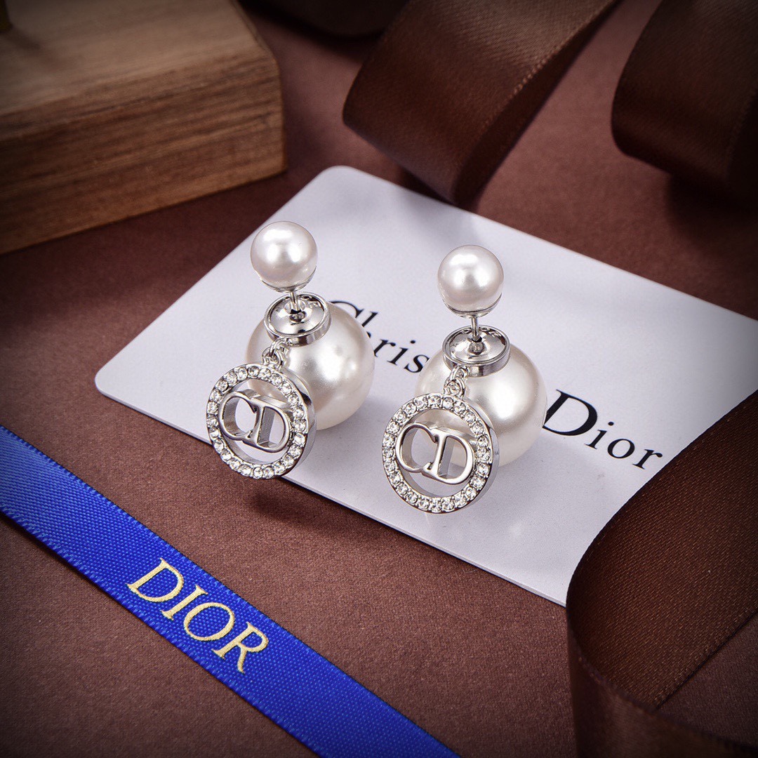 【2024】【DIOR】 ディオール   ファッションスタイルのイヤリング