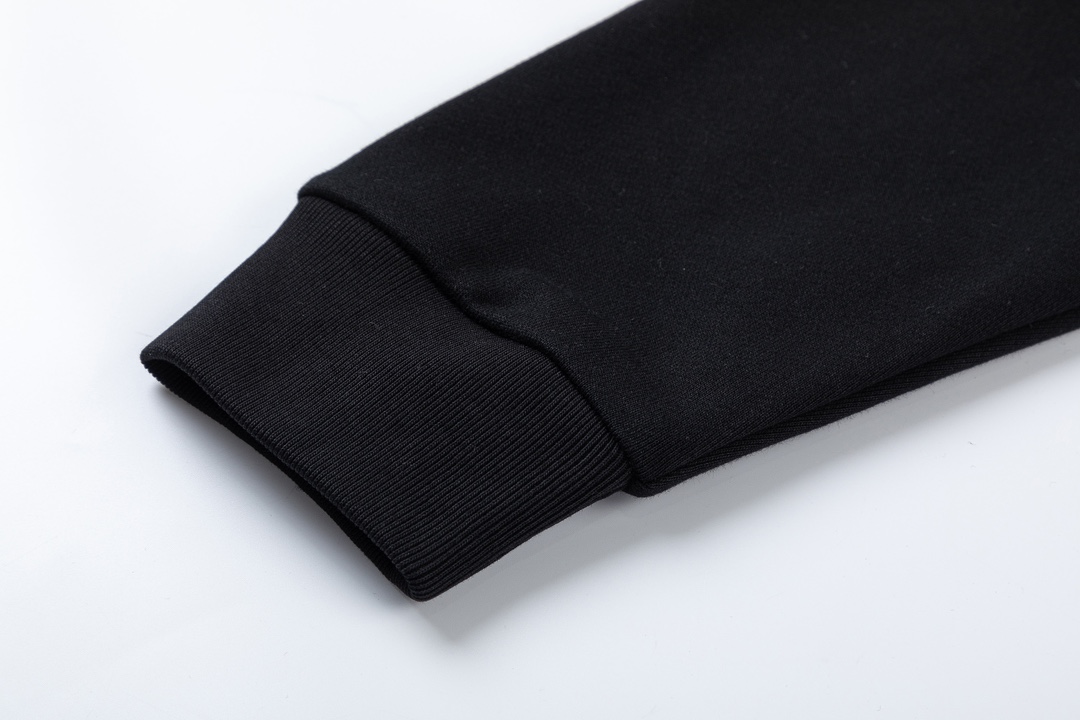 【GUCCI  公式旗艦店】グッチ  丸首の衛衣 スウェットご好評に付き再入荷！