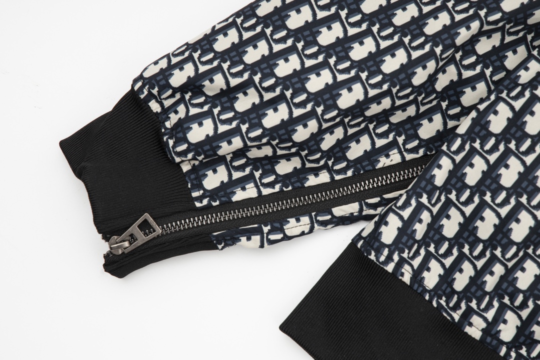 【DIOR  公式旗艦店】ディオールジャケット 好評に付き再入荷！