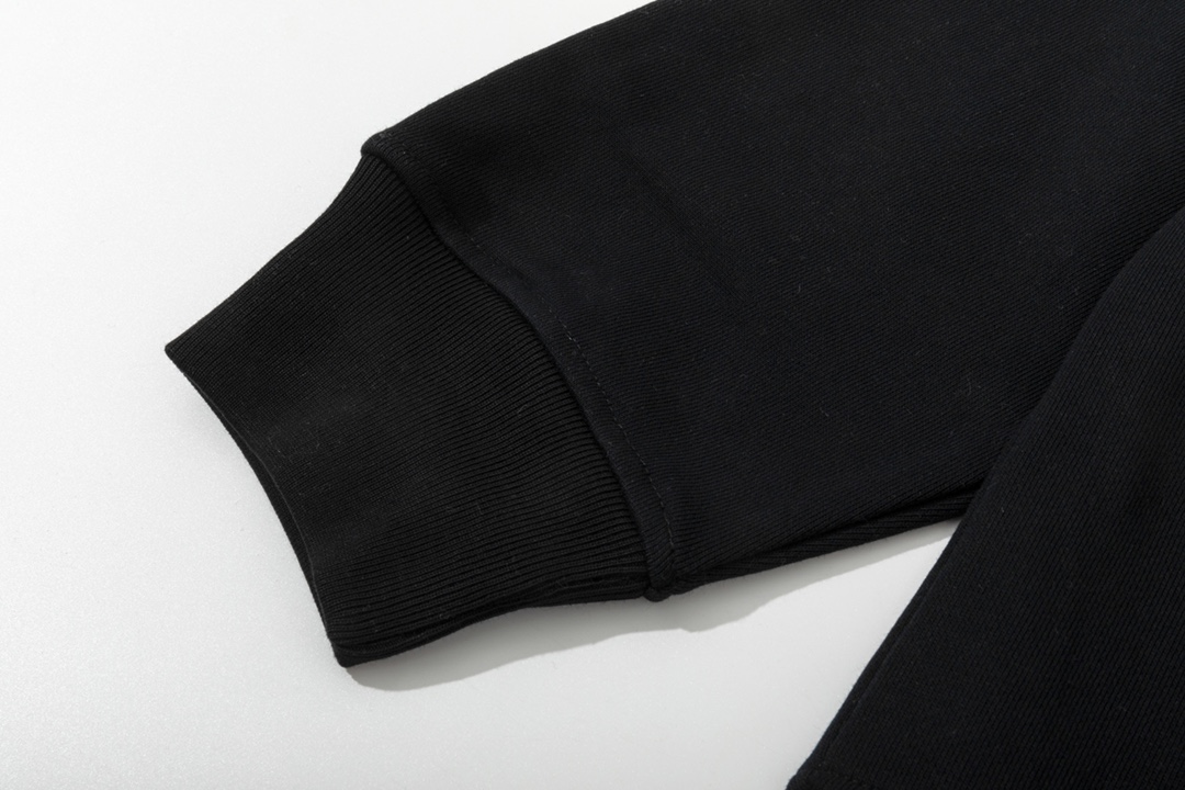 【GIVENCHY  公式旗艦店】ジバンシー 丸首の衛衣 スウェットご好評に付き再入荷！