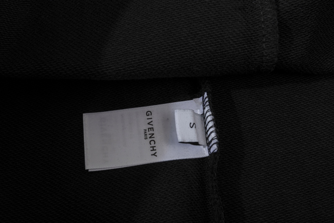 【GIVENCHY  公式旗艦店】ジバンシー 丸首の衛衣 スウェットご好評に付き再入荷！