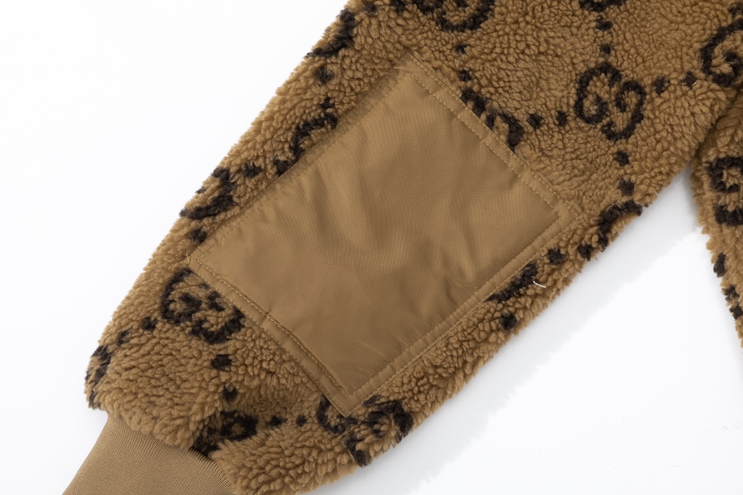 【GUCCI  公式旗艦店】グッチ  ジャケット着 好評に付き再入荷！