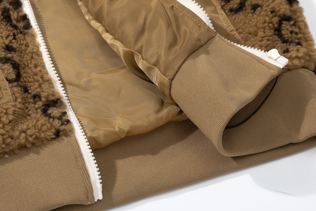 【GUCCI  公式旗艦店】グッチ  ジャケット着 好評に付き再入荷！