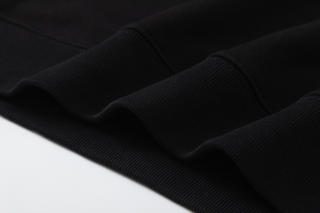 【GUCCI  公式旗艦店】グッチ  丸首の衛衣 スウェットご好評に付き再入荷！