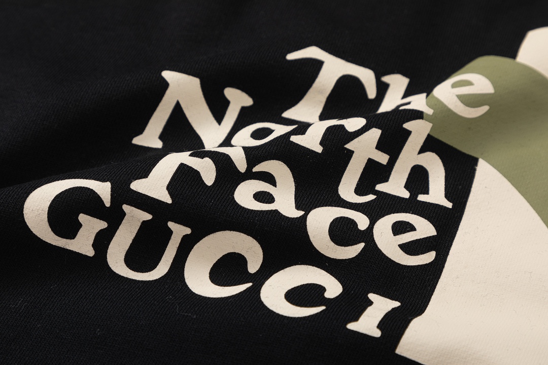 【GUCCI  公式旗艦店】グッチ  丸首の衛衣 スウェットご好評に付き再入荷！