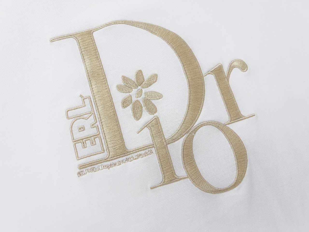 【DIOR  公式旗艦店】ディオール  Tシャツ ご好評に付き再入荷！