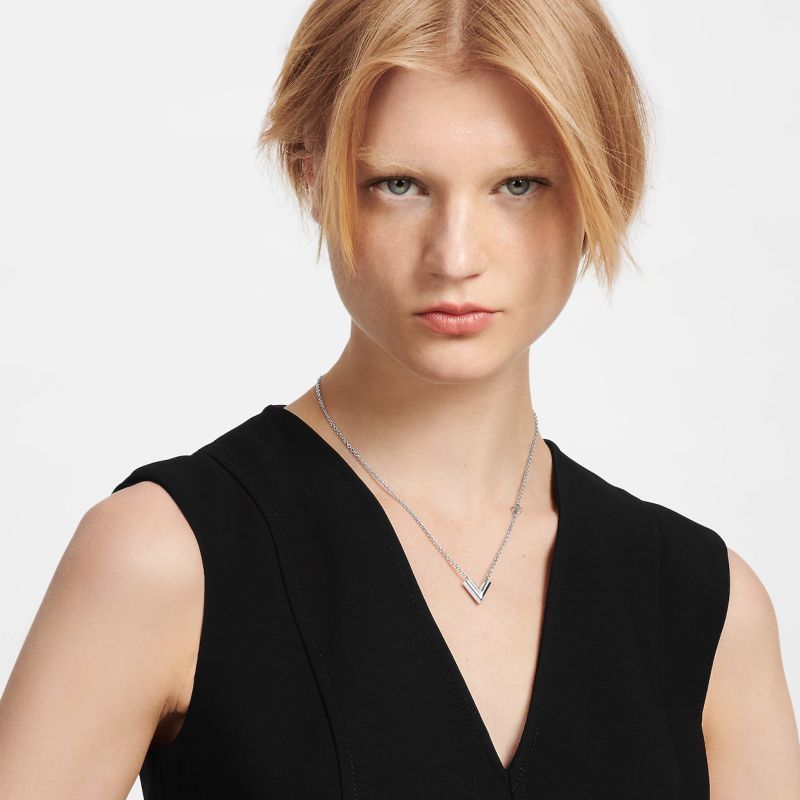 【Louis Vuitton】ネックレス・エセンシャル V ロゴ