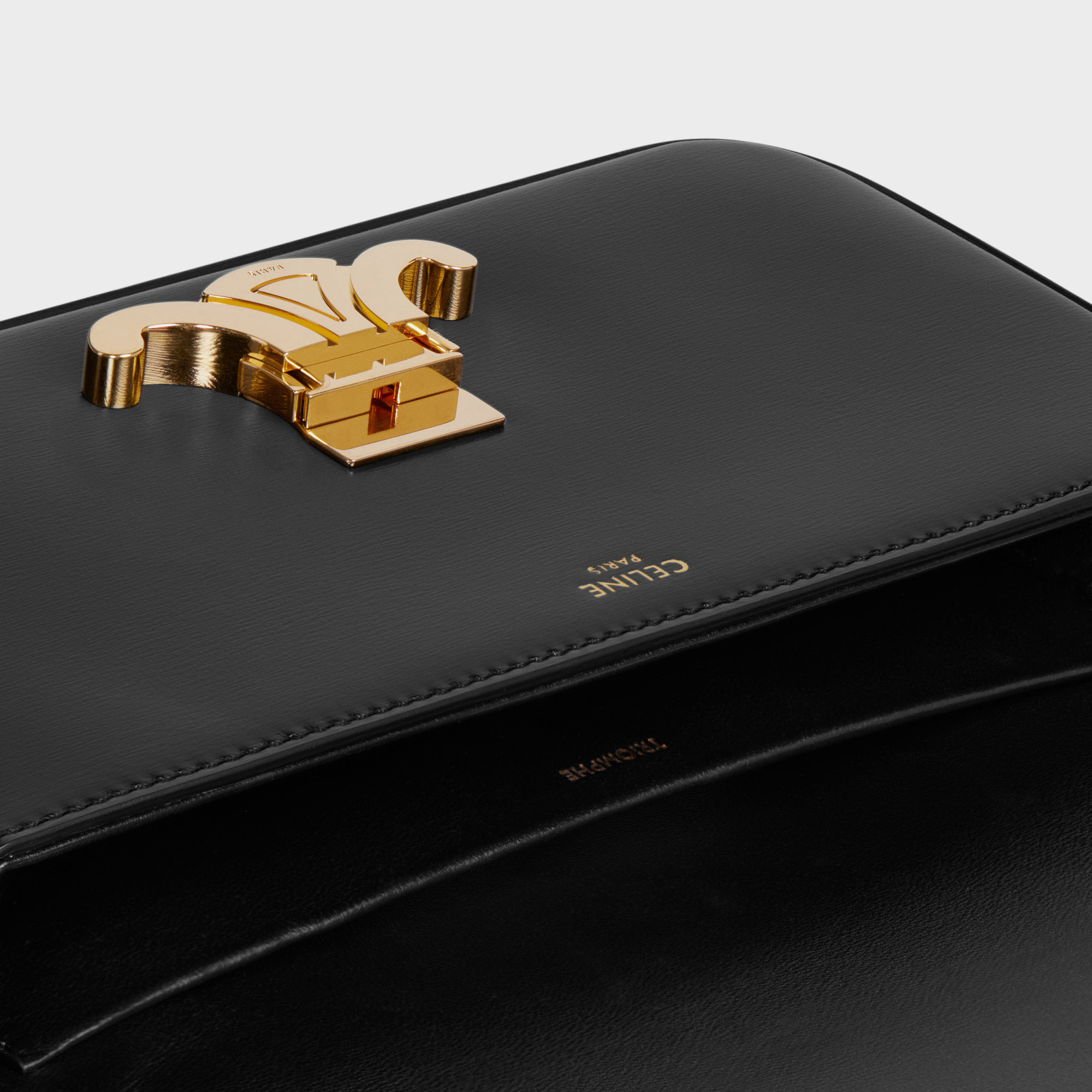 新作 CELINE♪ トリオンフ ショルダーバッグ カーフスキン