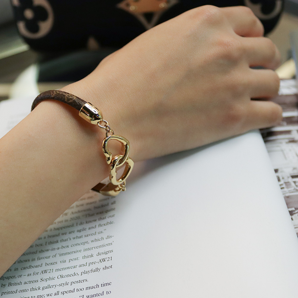 新作★LOUIS VUITTON ルイヴィトン ブラスレ セイ イエス