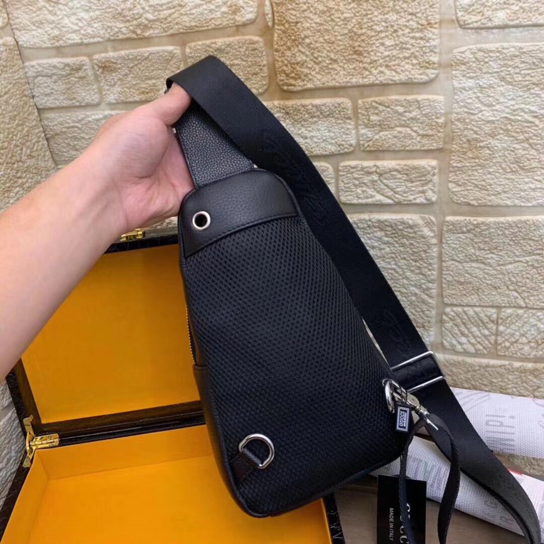 【GUCCI 公式 旗艦店】クッチ  胸ポケット当日出荷 好評に付き再入荷！30*18*7CM