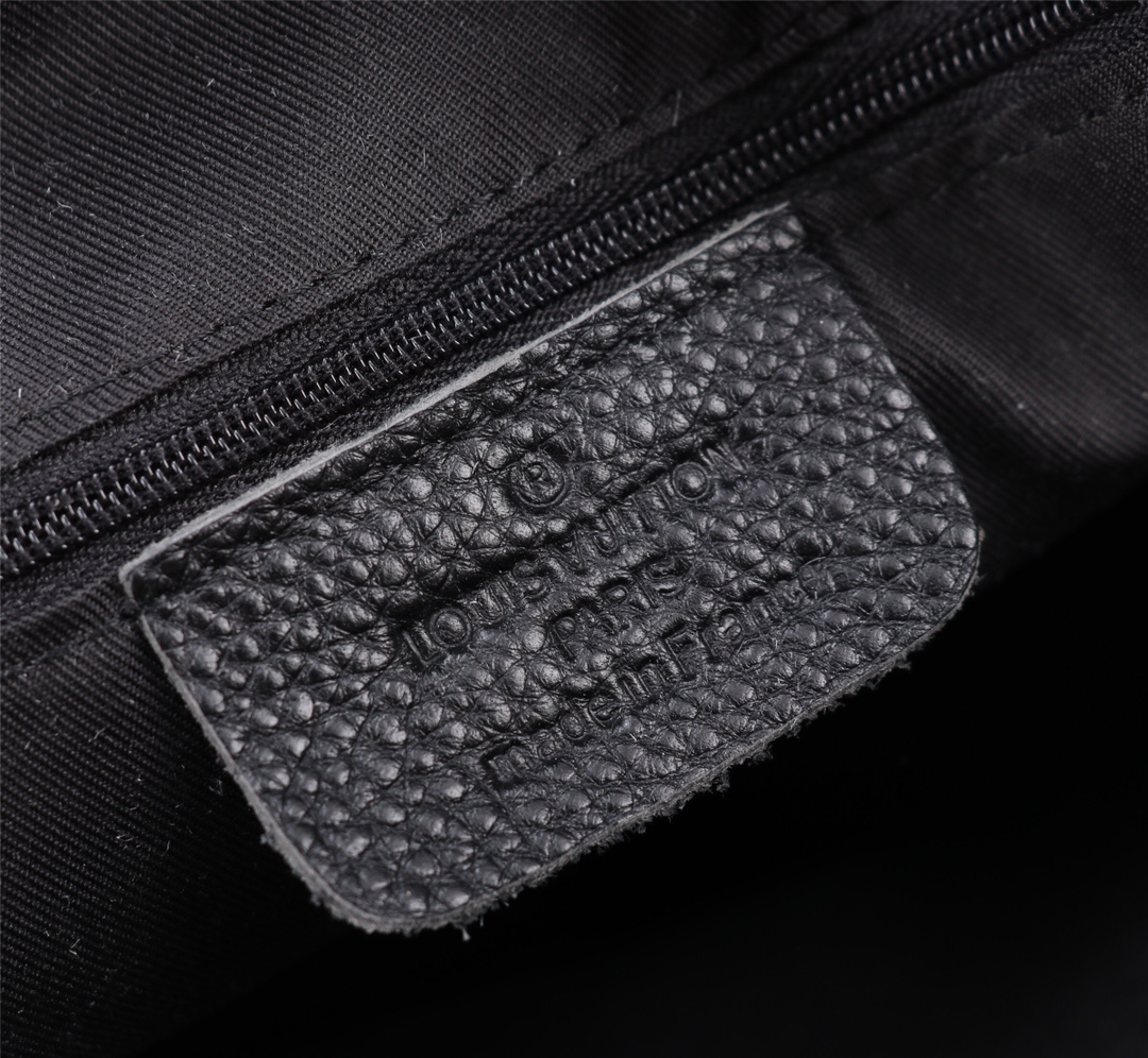 【2024】LV【LOUIS VUITTON  公式 旗艦店】 ルイヴィトン   胸ポケット当日出荷 好評に付き再入荷！29*16*6CM