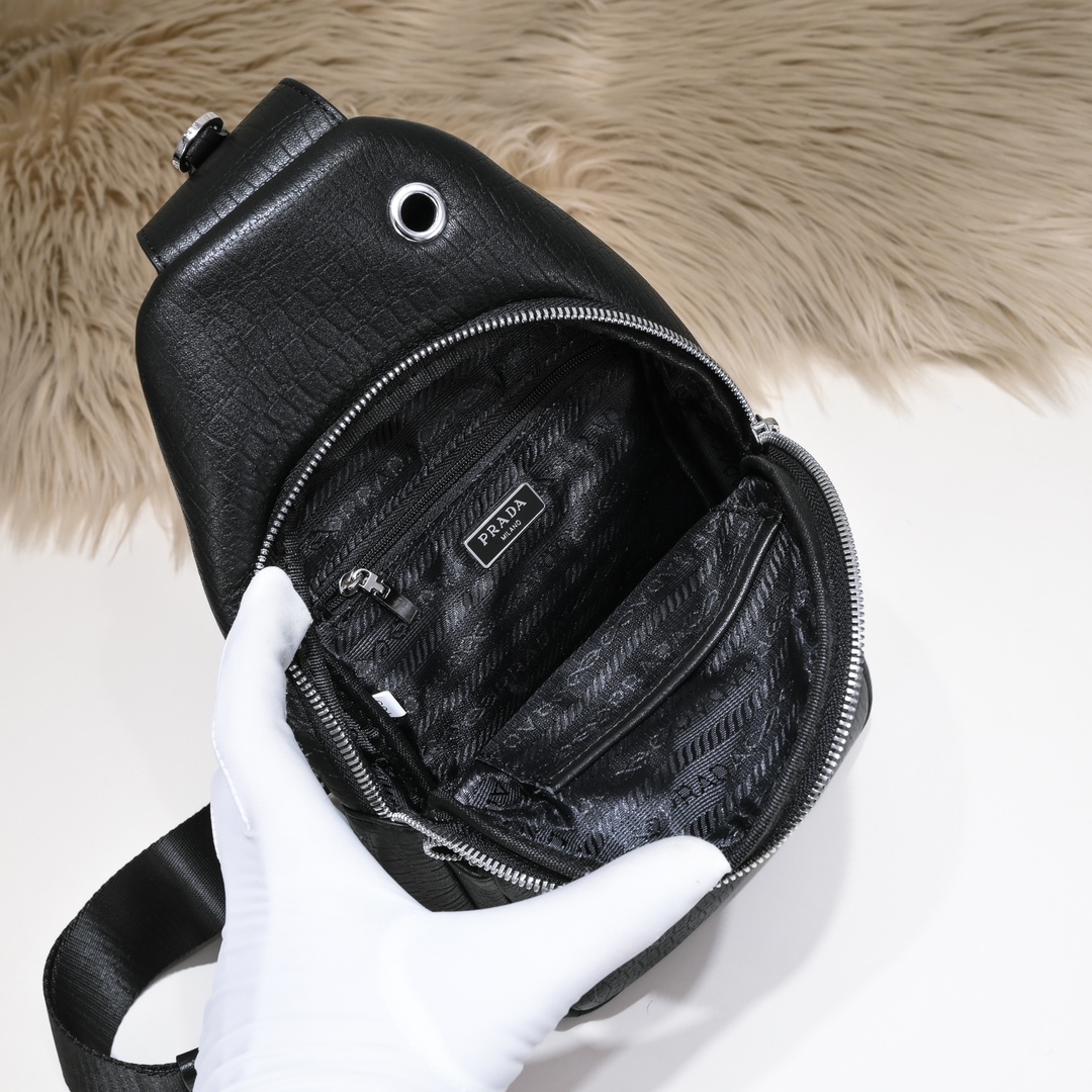 【2024】【 PRADA 公式旗艦店】プラダ   胸ポケット  当日出荷 好評に付き再入荷！27*18*7CM