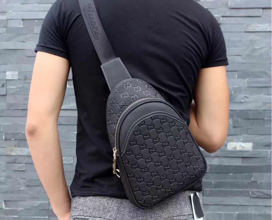 【2024】【GUCCI 公式 旗艦店】クッチ  胸ポケット 当日出荷 好評に付き再入荷！19*20*5CM