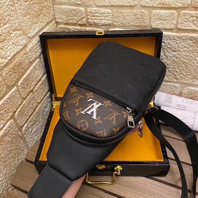 【2025】LV【LOUIS VUITTON  公式旗艦店】ルイヴィトン  胸ポケット  当日出荷 好評に付き再入荷！29*19*4CM