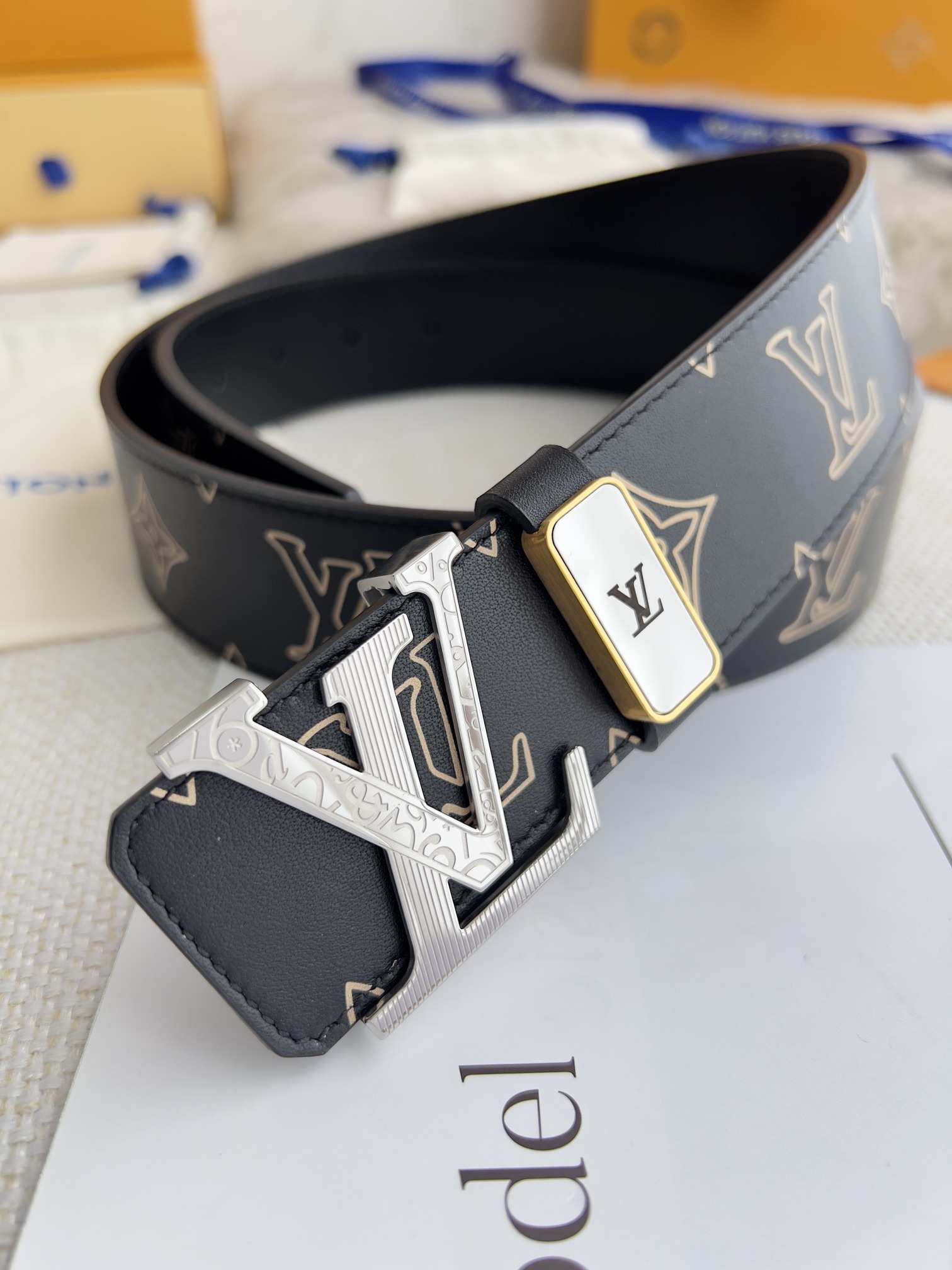 【LOUIS VUITTON】(ルイヴィトン) 3.8cmベルト メンズ