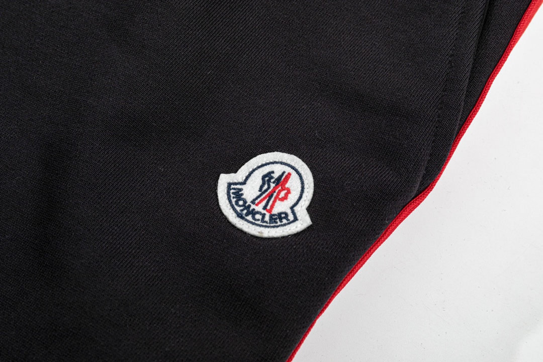 【2024】【 MONCLER   公式旗艦店】モンクレール  ショートパンツ  ご好評に付き再入荷！