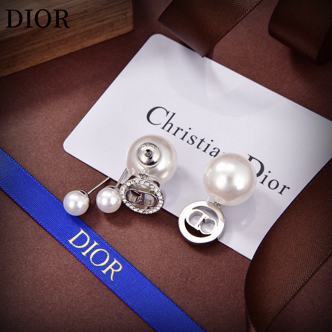 【2024】【DIOR】 ディオール   ファッションスタイルのイヤリング