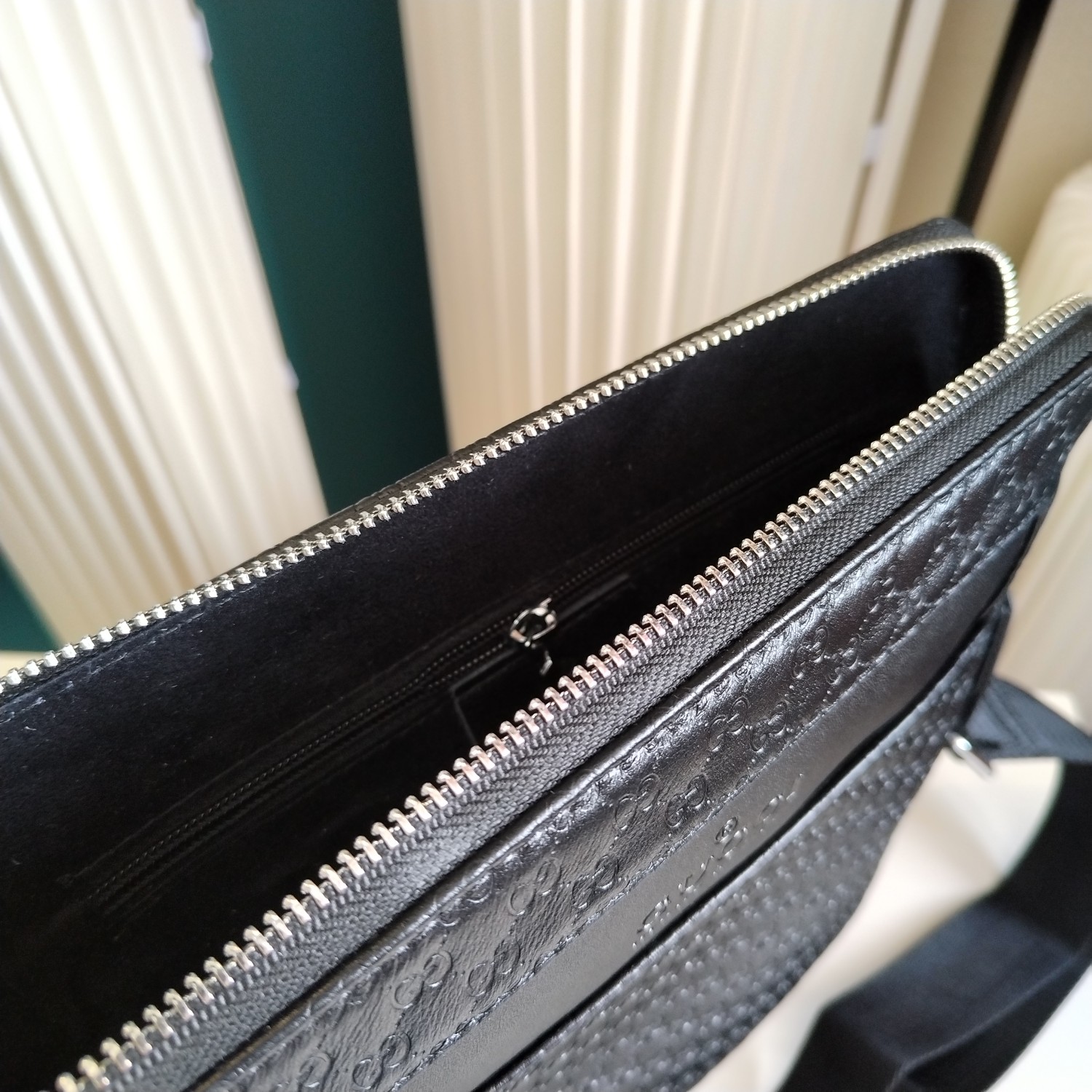 【2024】【GUCCI 公式 旗艦店】グッチ   ショルダーバッグ 当日出荷 好評に付き再入荷！26*28*5CM