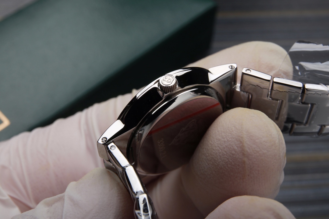 【2024】GUCCI( クッチ)  腕時計 26*6MM