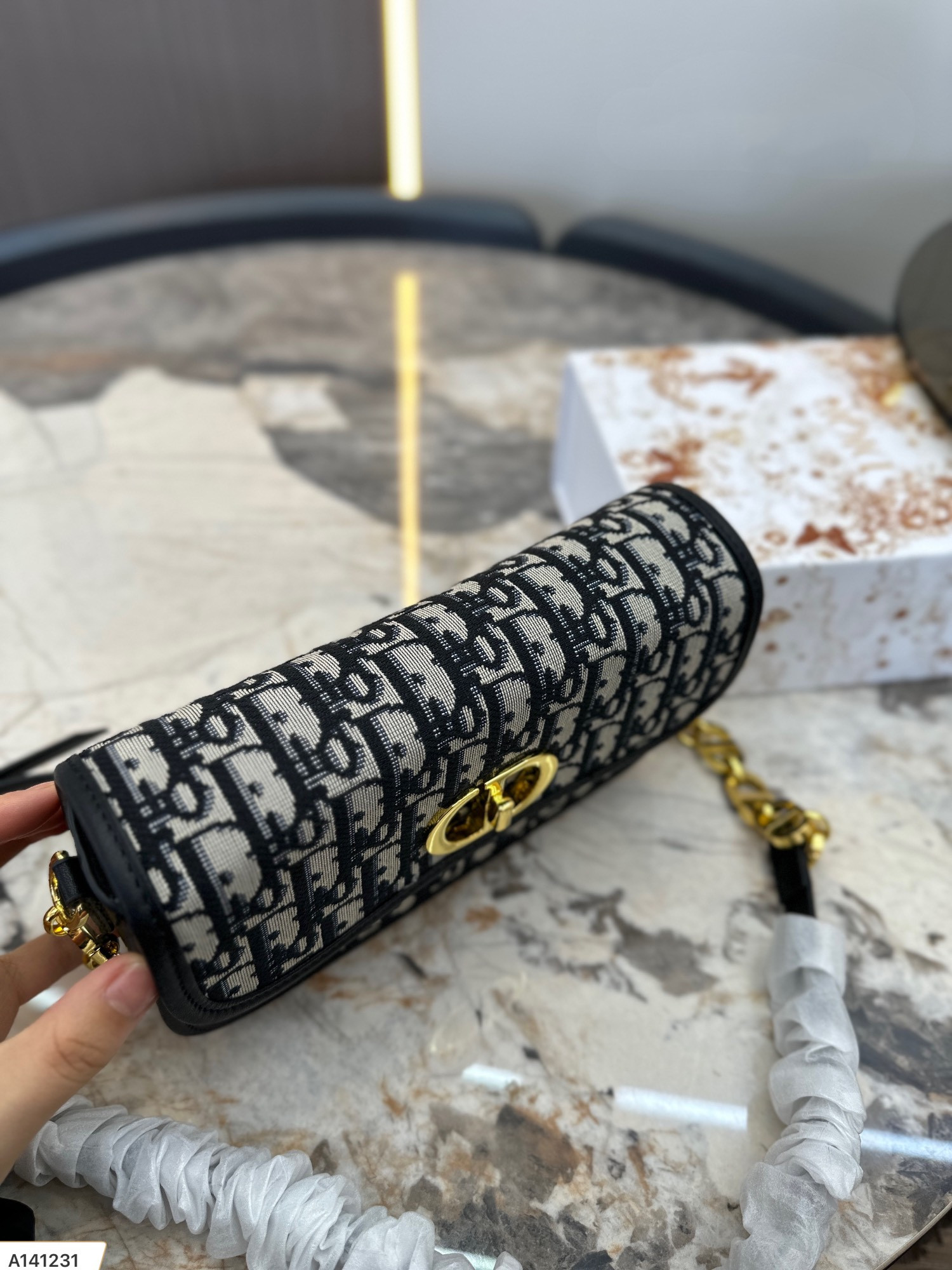 【2024】【DIOR 公式旗艦店】ディオール   ショルダーバッグ 当日出荷 好評に付き再入荷！22.5*12CM