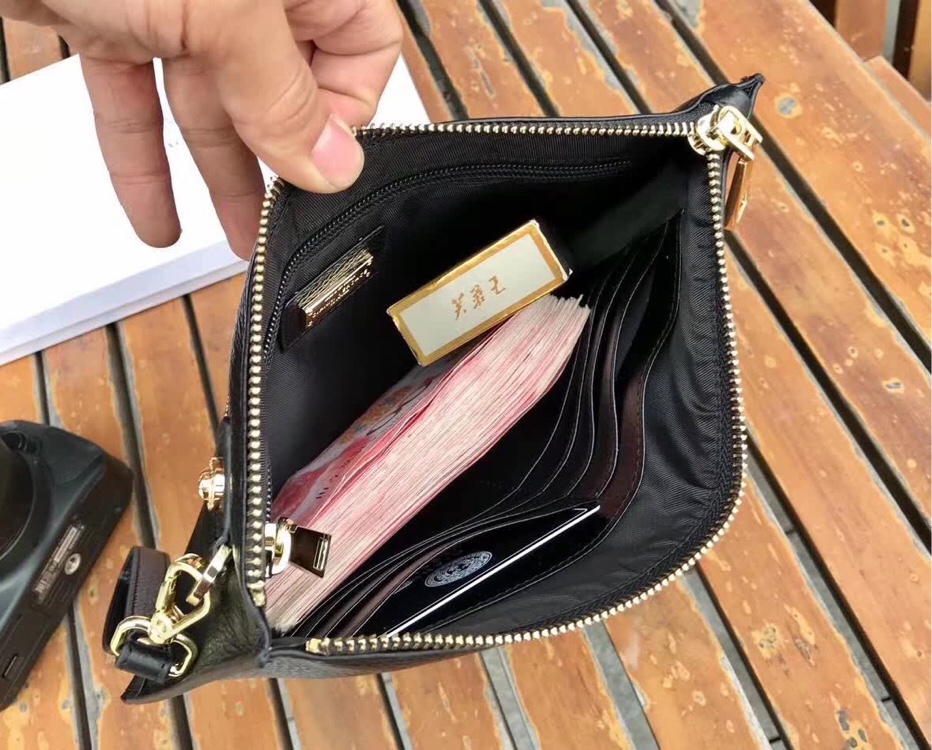 【2024】【VERSACE 公式旗艦店】ヴェルサーチ  クラッチバッグ    当日出荷 好評に付き再入荷！29*18CM