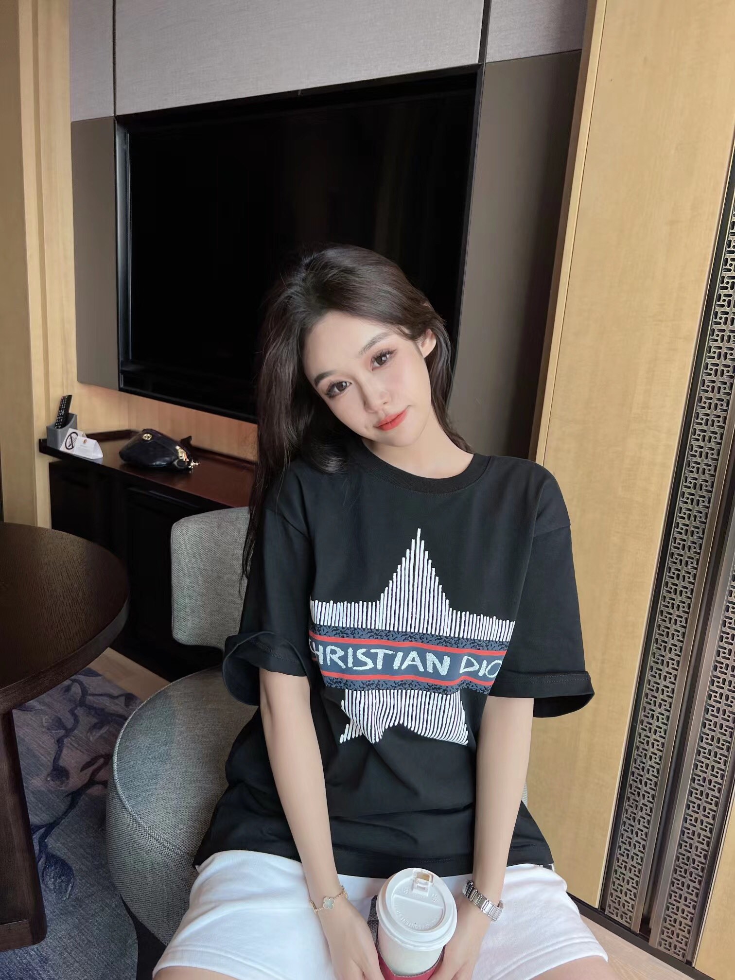 【DIOR 公式旗艦店】ディオール   Tシャツご好評に付き再入荷！