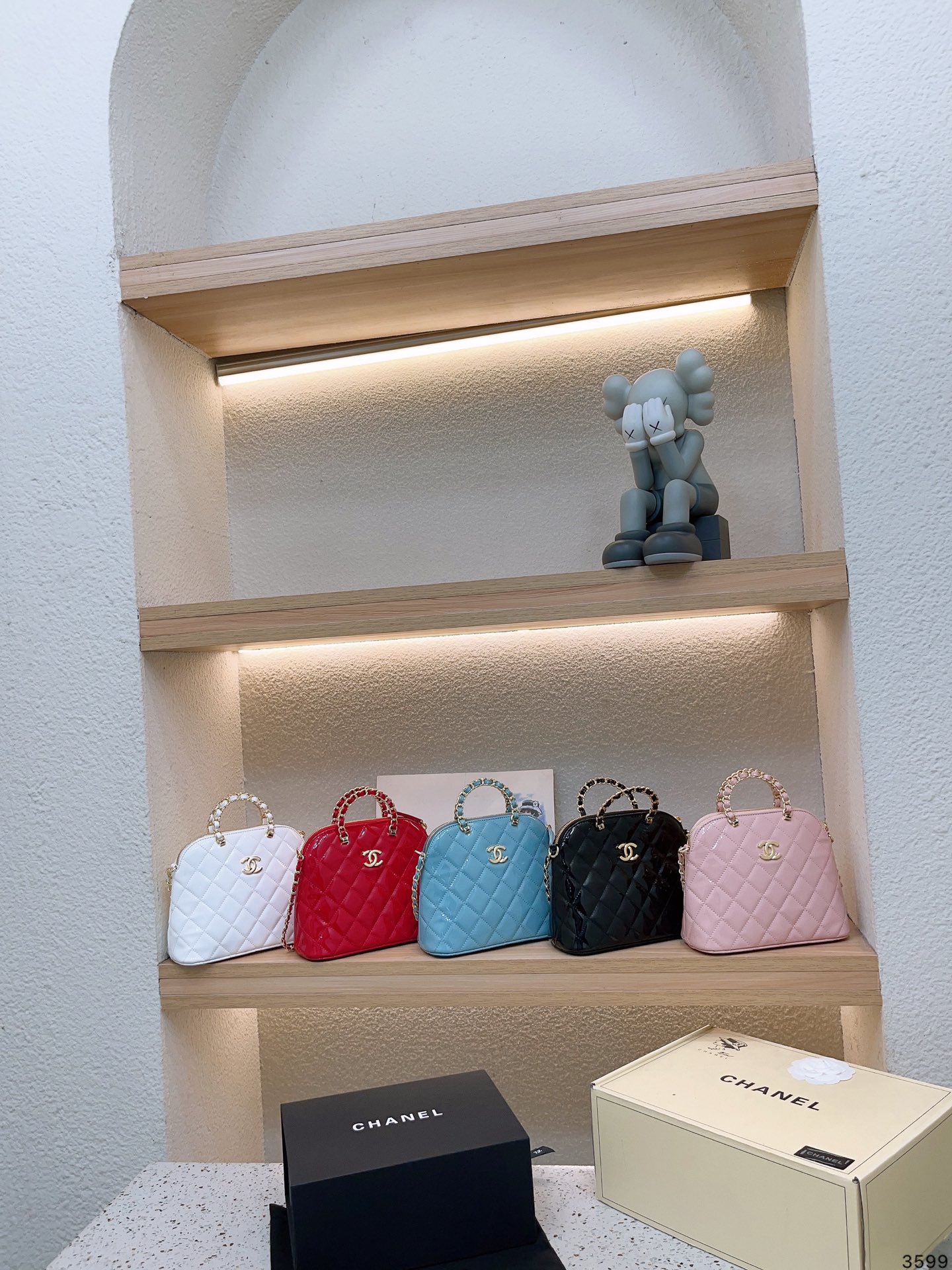 【CHANEL  公式 旗艦店】シャネル   ショルダーバッグ  当日出荷 好評に付き再入荷！21*17CM