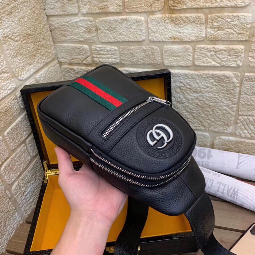【GUCCI 公式 旗艦店】クッチ  胸ポケット当日出荷 好評に付き再入荷！30*18*7CM