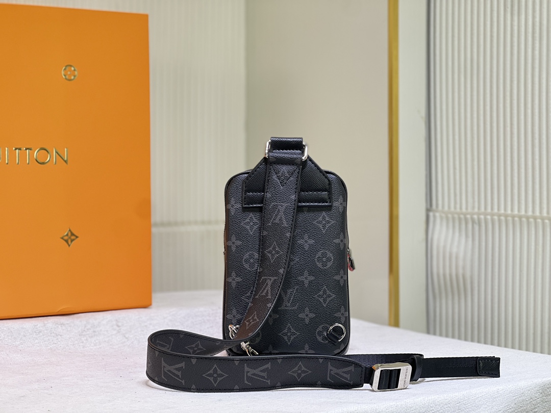 【2024】【LOUIS VUITTON  公式 旗艦店】 ルイヴィトン   胸ポケット当日出荷 好評に付き再入荷！13*21*5CM