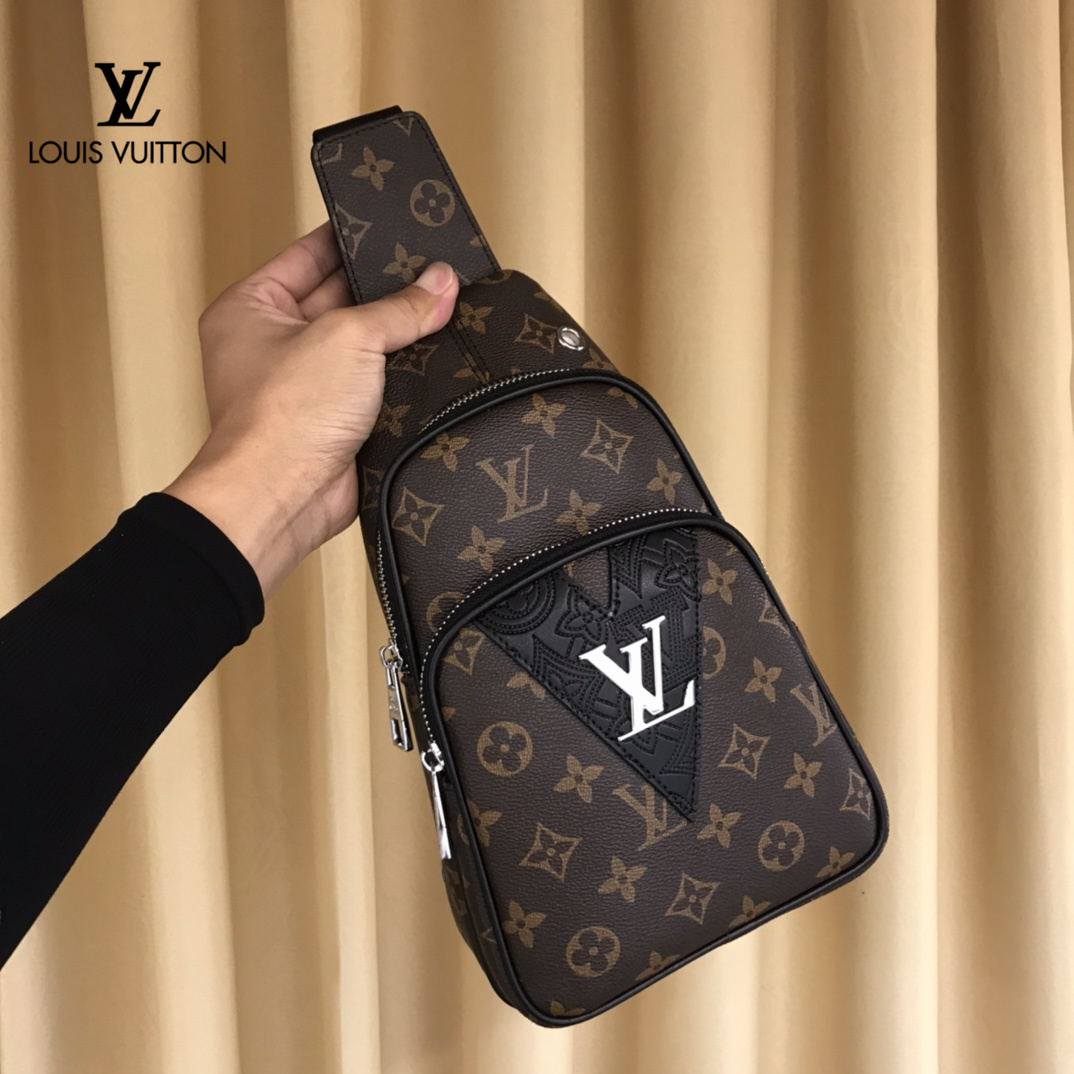 【LOUIS VUITTON  公式 旗艦店】 ルイヴィトン   胸ポケット当日出荷 好評に付き再入荷！29*16*6CM