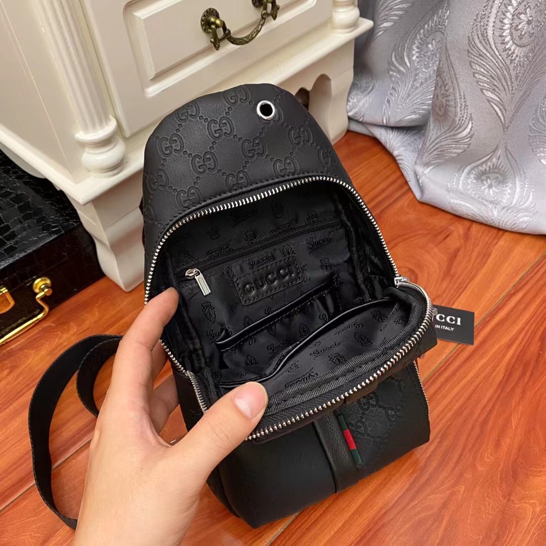 【2024】【GUCCI   公式旗艦店】クッチ  胸ポケット 当日出荷 好評に付き再入荷！18*32*7CM