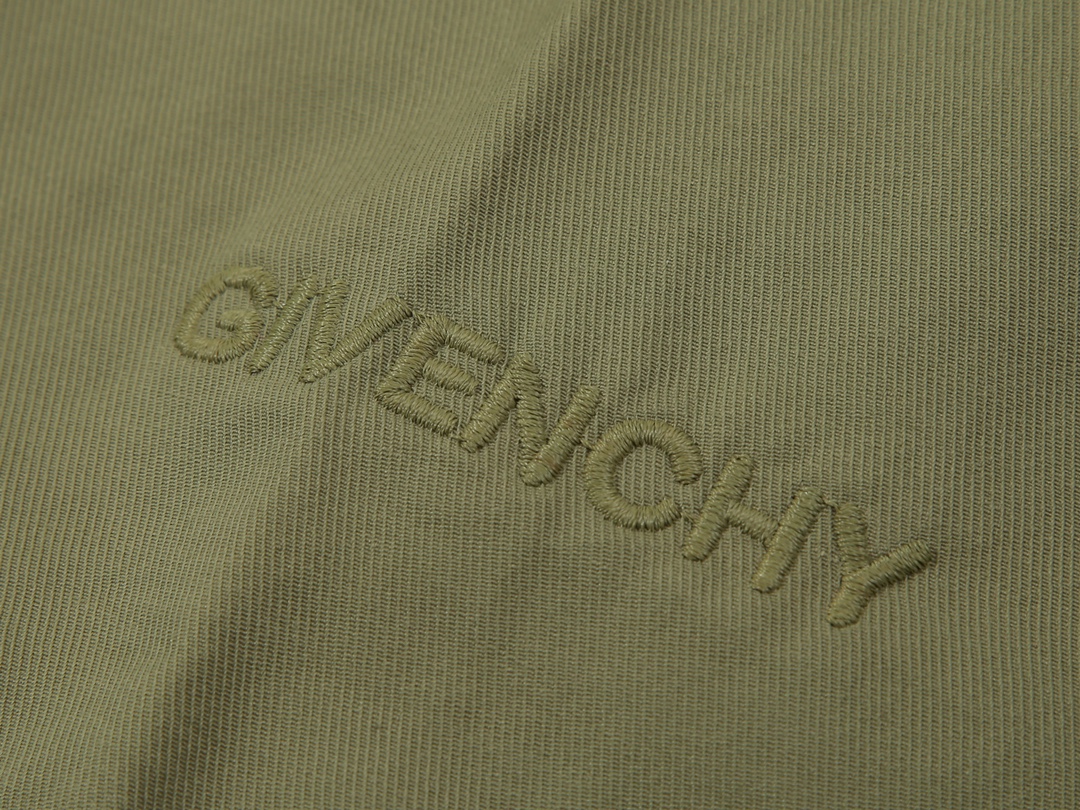 【GIVENCHY 公式旗艦店】ジバンシー    ショートパンツご好評に付き再入荷！