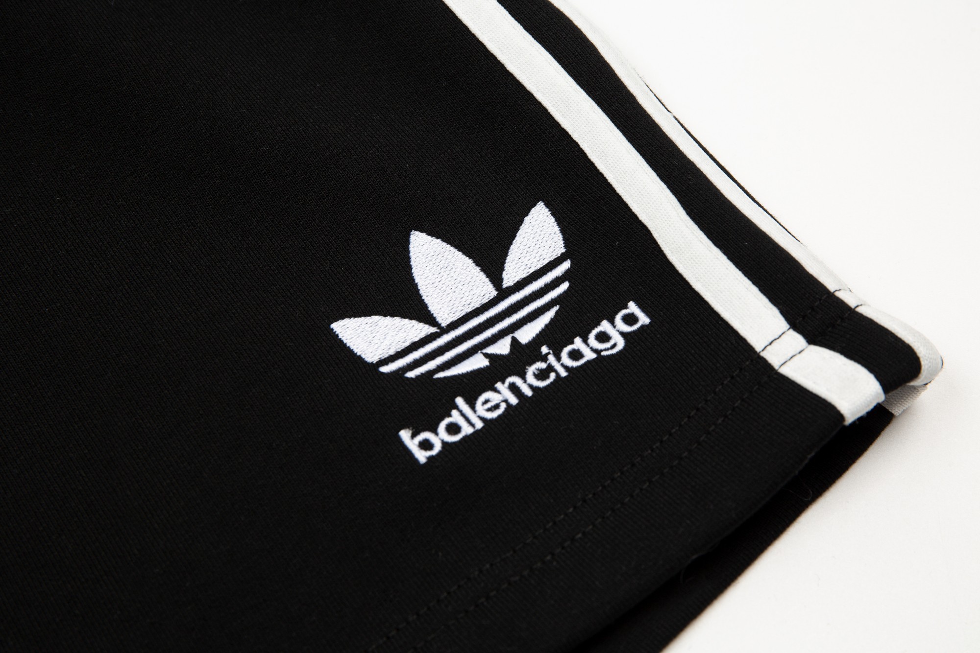 【2024】【BALENCIAGA  公式旗艦店】バレンシアガ     ショートパンツ  ご好評に付き再入荷！