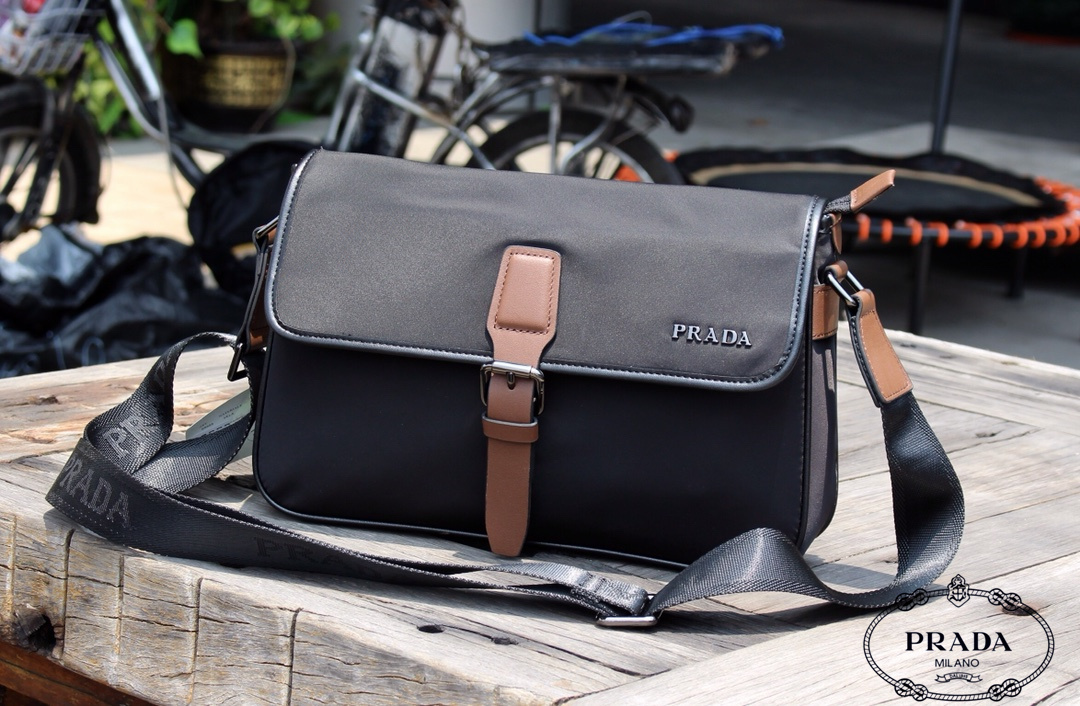 【2024】【PRADA 公式旗艦店】プラダ  ショルダーバッグ 当日出荷 好評に付き再入荷！31*21*6CM