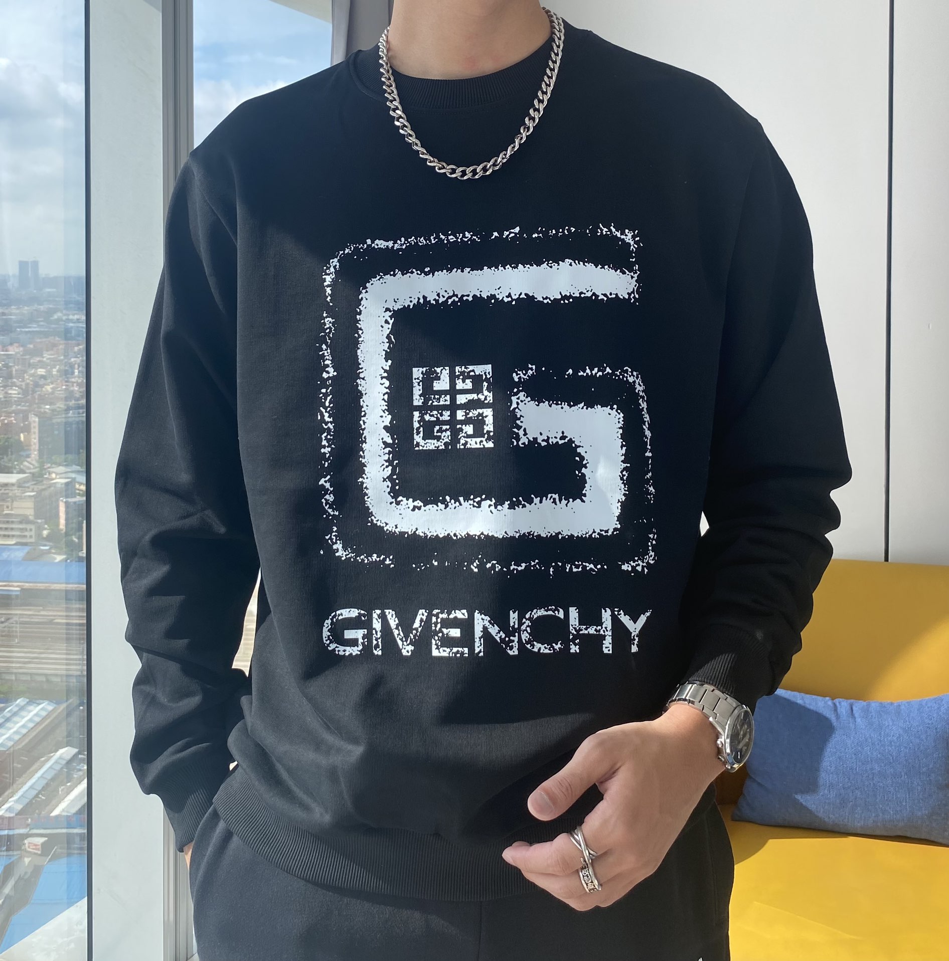 【2024】【GIVENCHY  公式旗艦店】ジバンシー 丸首の衛衣 スウェットご好評に付き再入荷！