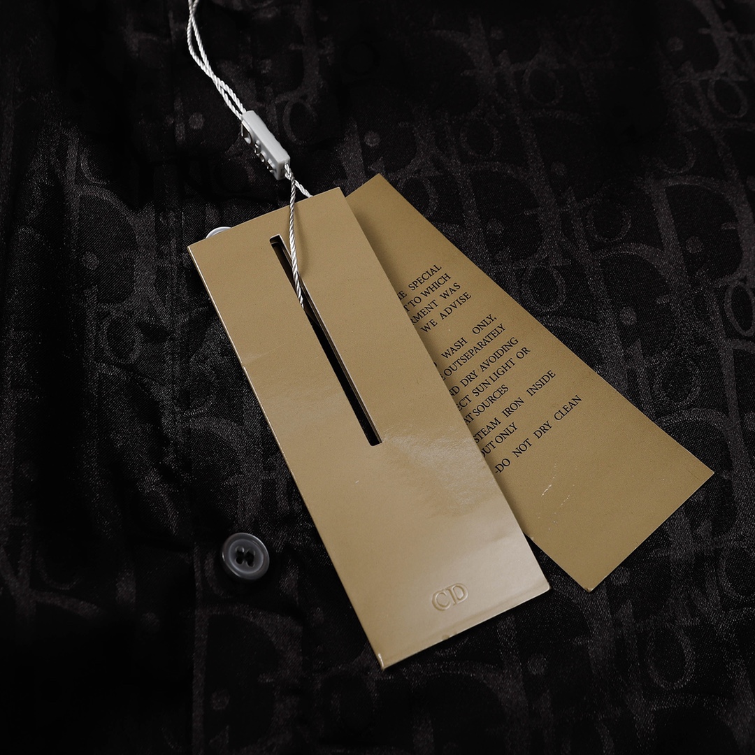 【DIOR   公式旗艦店】ディオール  シャツ ご好評に付き再入荷！黒 白