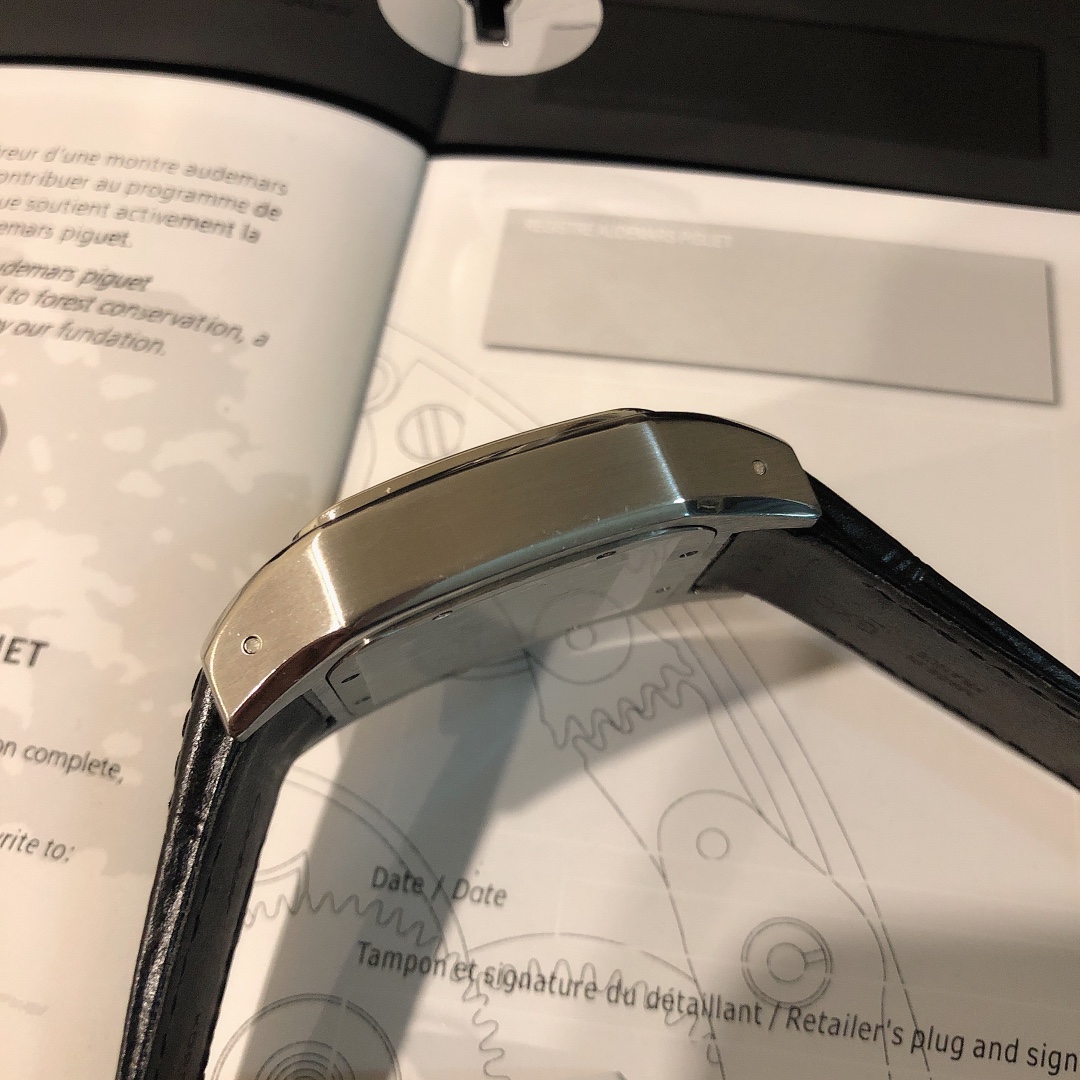 【2024】CARTIER  ( カルティエ )  腕時計   男40*11MM   レディース33*11MM