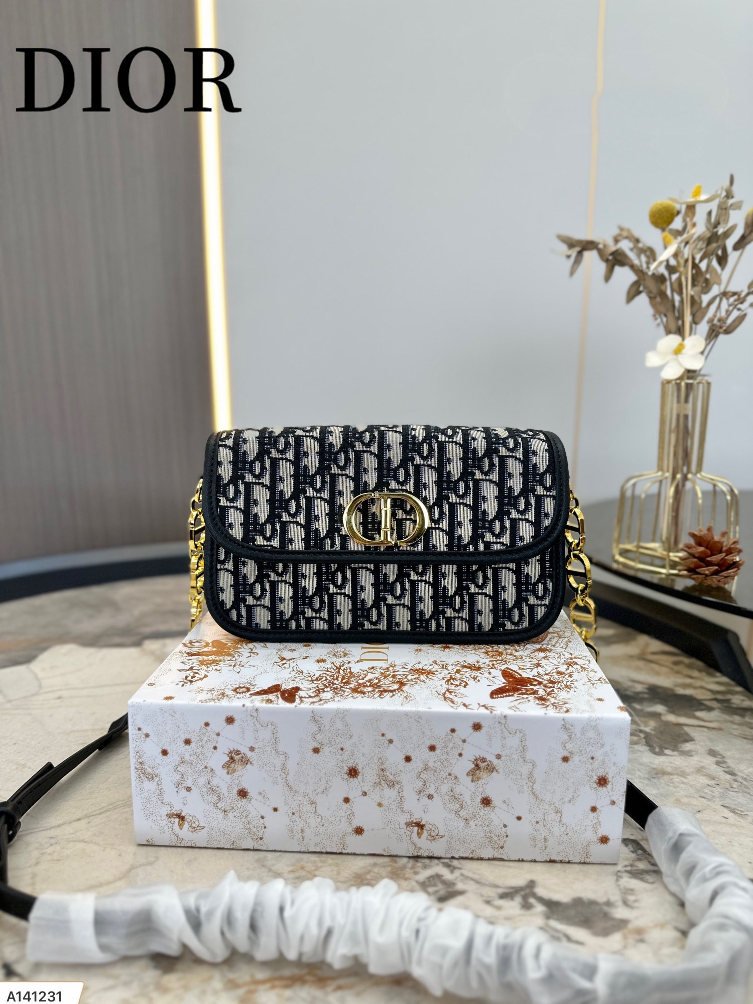 【2024】【DIOR 公式旗艦店】ディオール   ショルダーバッグ 当日出荷 好評に付き再入荷！22.5*12CM
